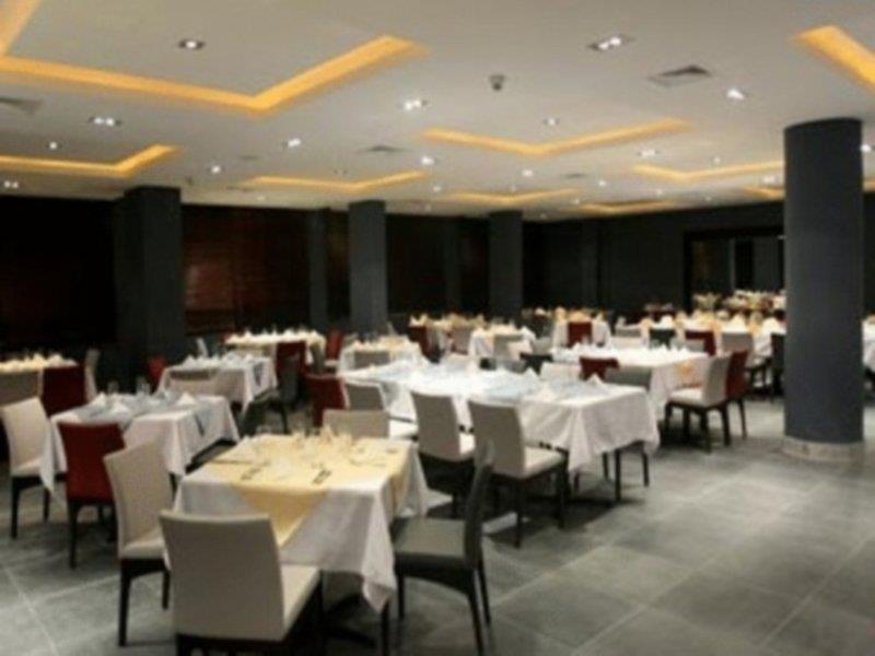 Ramada Hotel & Suites Amman Restaurant foto